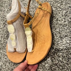 New in box VIONIC Lizbeth T-strap orthotic sandal size 8.5